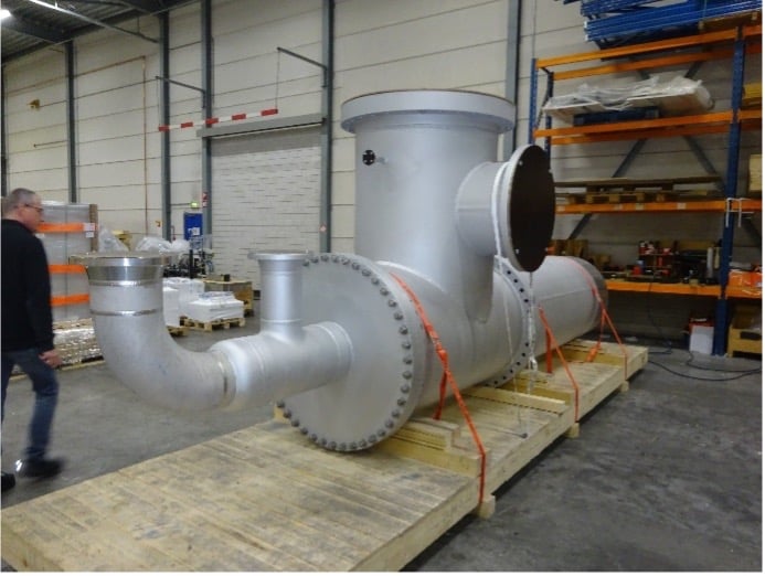 Looking at tip ends of dedicated air/fuel gas/oxygen lances, whilst the size of this oxygen lance is also considerable.